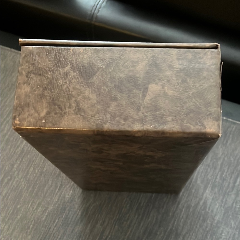 Floral embossed vintage Jewelry Box - Picture 8 of 9